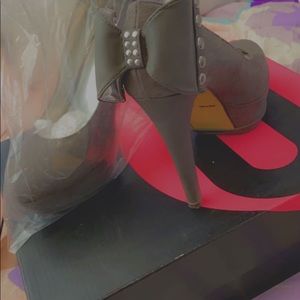 Heels gray size 6
